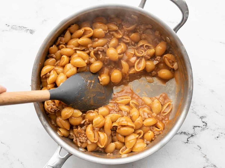 Image of Place a lid on the skillet, turn the heat up to medium-high, and let the liquid come up to a boil. Once it reaches a boil, give it a quick stir to loosen any pasta from the bottom of the...