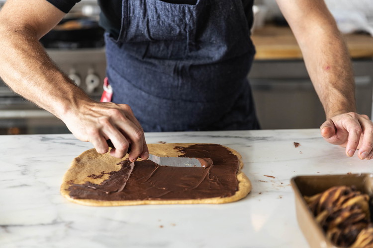 Image of Use an offset spatula or butter knife to spread 1⁄3 cup Nutella (95 grams) or other chocolate hazelnut spread over the dough