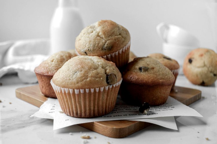 Image of Allow the muffins to cool for 10 minutes in the...