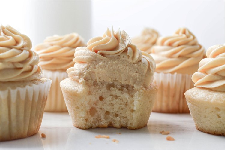 Image of Enjoy the frosting and put in on your cupcakes.