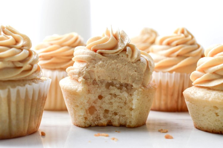 Image of Enjoy the frosting and put in on your cupcakes.