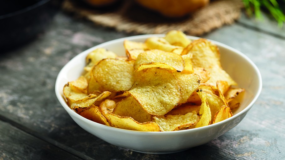 Homemade crispy potato chips | Anchor herb
