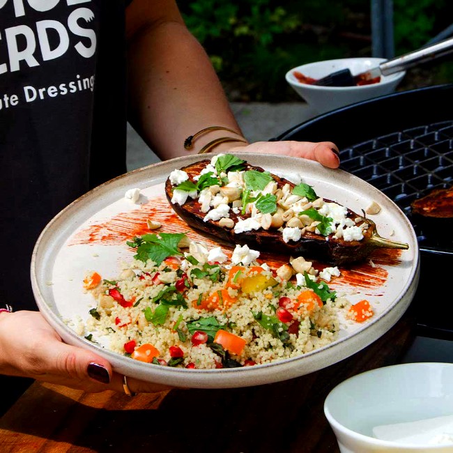 Image of Aubergine Grillen: Gefüllte Aubergine mit Moroc'n'Roll Sauce, Feta und frischem Koriander