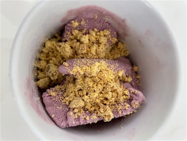 Image of Ice Cream Topping with Egg Yolk Powder