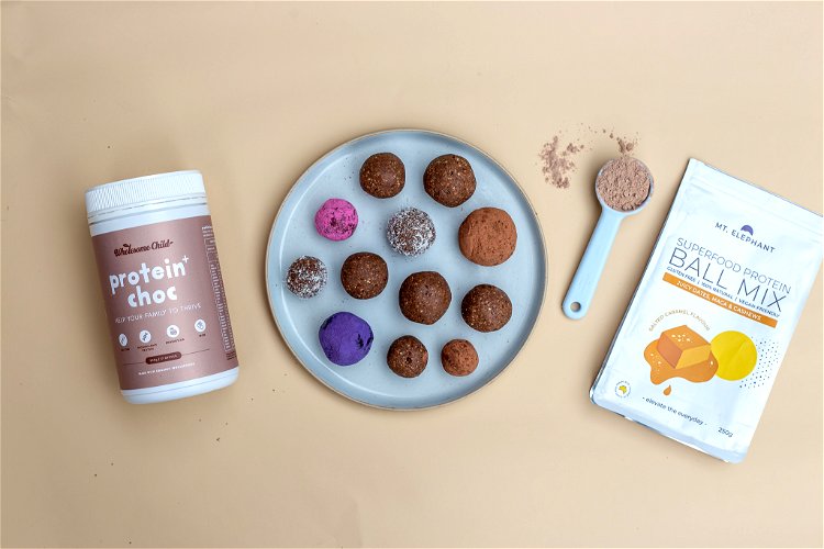 Image of Roll into desiccated coconut, cacao, dried beetroot or blue spirulina...