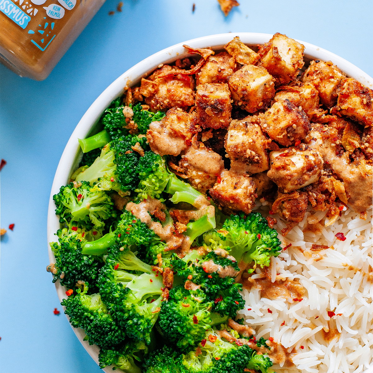 Crispy Tofu in Tahini-Erdnuss-Sauce