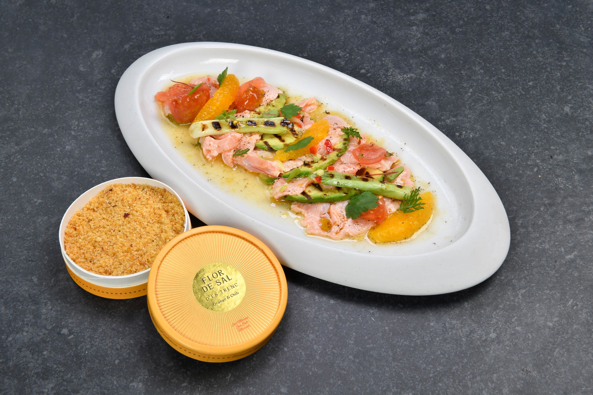 Ceviche vom norwegischen Lachs | Nussbutter | marinierte Avocado | ger ...