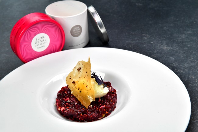 Image of Rote Bete Tatar, Ziegenfrischkäsecreme und Flor de Sal Rote Beete