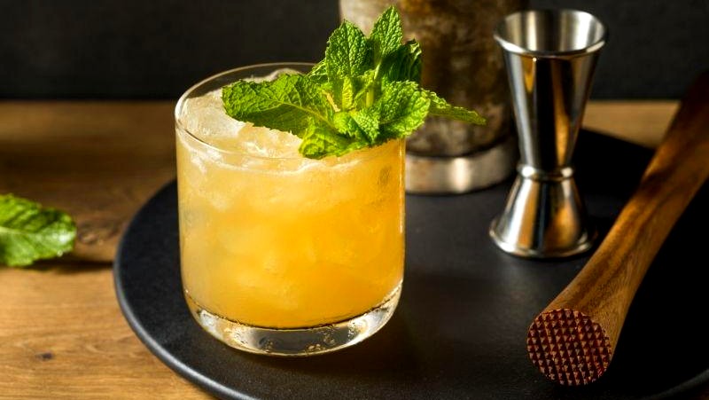 10 Classic Cocktail Drinks With A Twist – Advanced Mixology