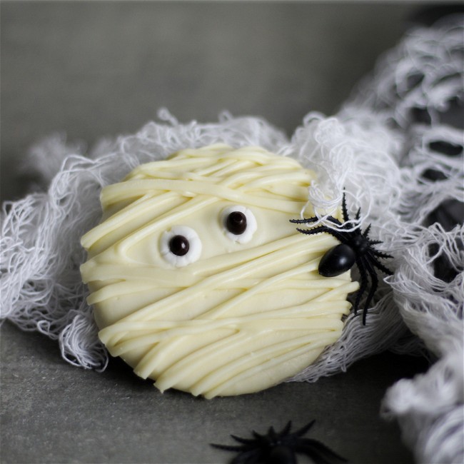 Image of White Chocolate Mummy Cookies
