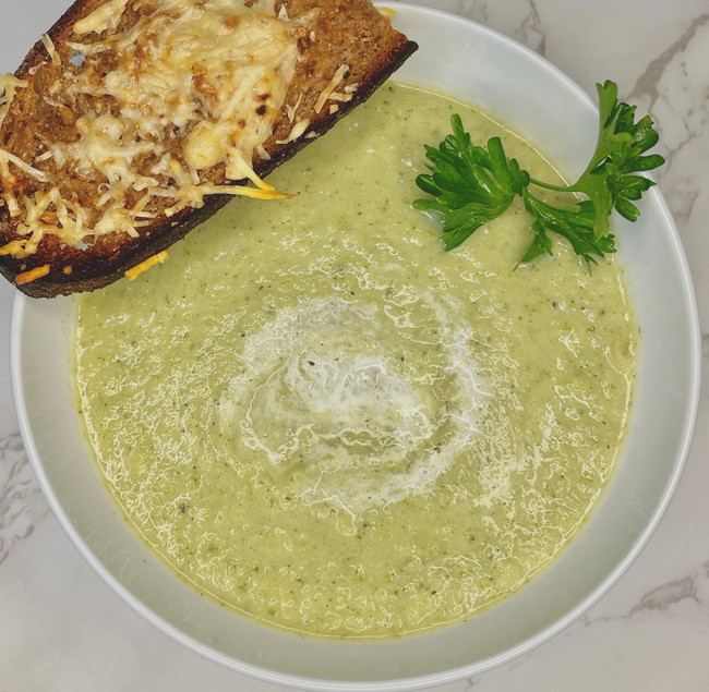Image of broccoli soup - creamy and healthy!