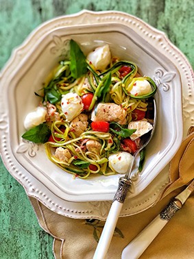 Image of Caprese de pollo y zucchini