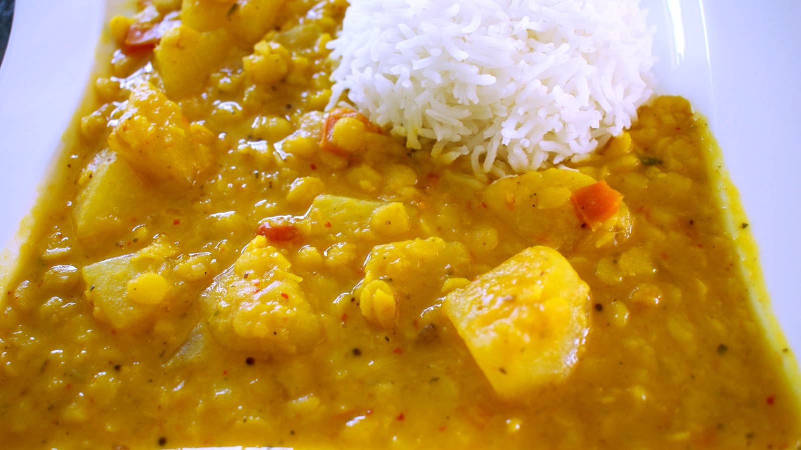 Image of ANBU Sambar Style Thuvarai (Straucherbse) Kohlrabi Curry