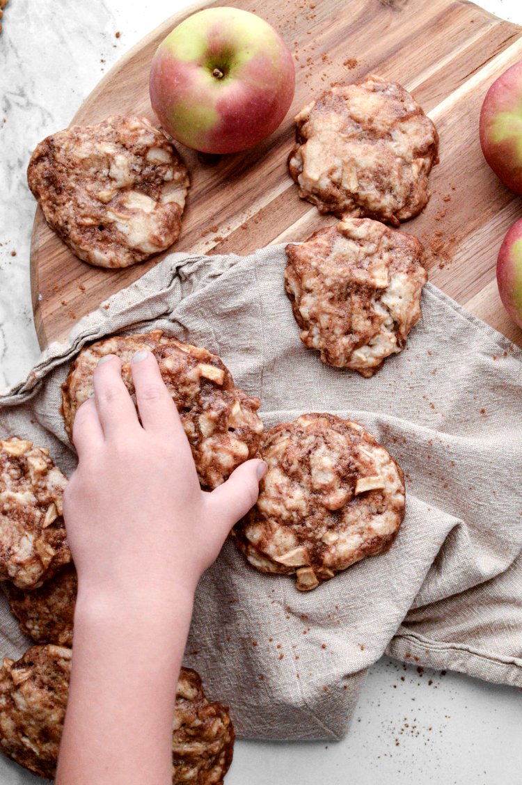 Image of Let the cookies cool for 5 minutes before transferring them...