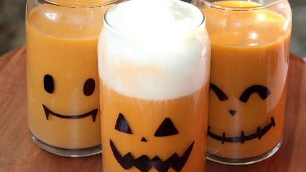 Image of Thai Tea with Cheese Foam Topping (Halloween Edition)