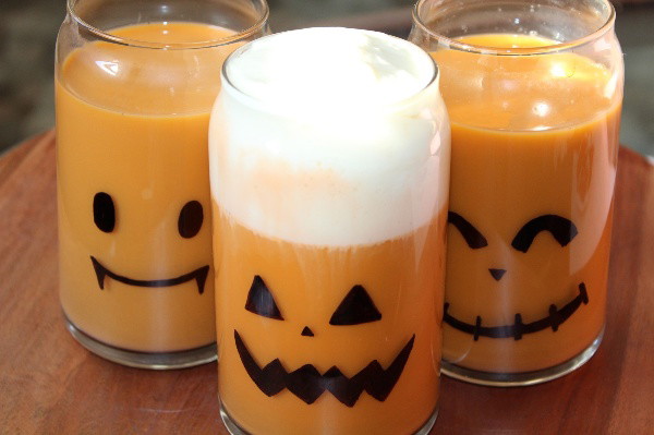 Thai Tea with Cheese Foam Topping (Halloween Edition)