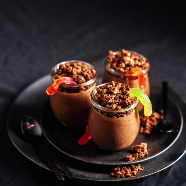 Image of Chocolate mousse swarming with worms 