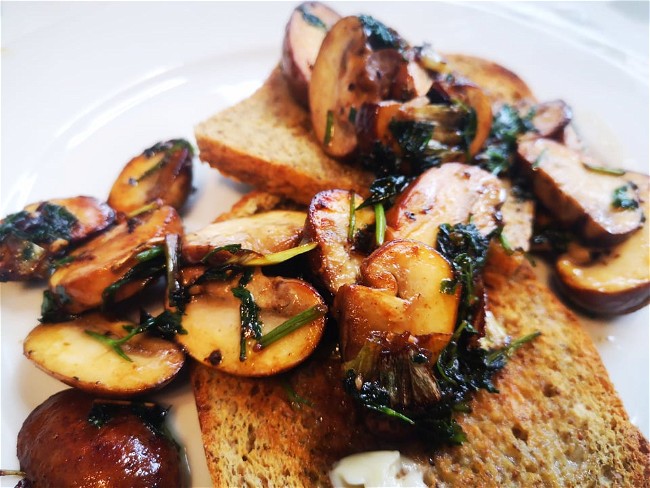 Image of Garlic Mushrooms & Parsley on toast