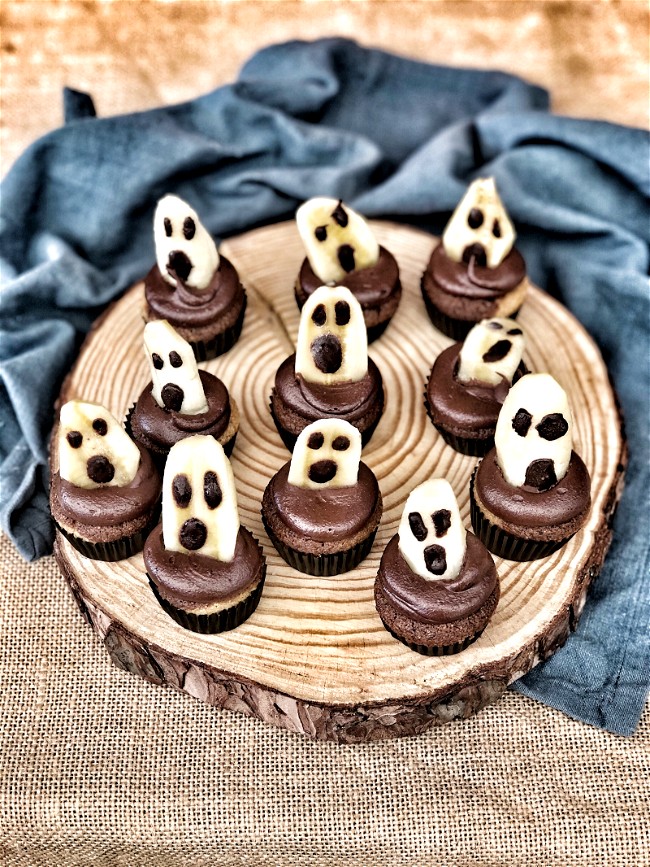 Image of Marble Cupcakes with Banana Ghosts