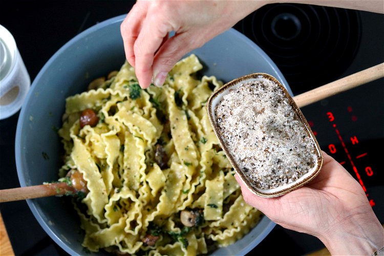 Image of Mit unserem Flor de Sal d'Es Trenc Shiitake die Pasta...
