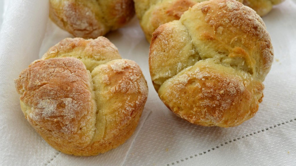 Image of Cloverleaf Dinner Rolls