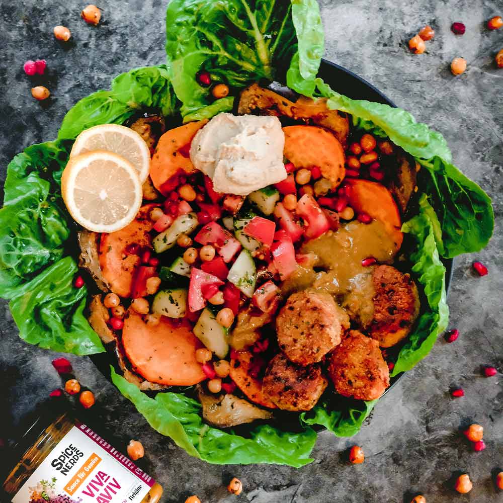 Falafel-Bowl Rezept: Falafel mit Süßkartoffeln, Tomaten-Gurke Salat un ...
