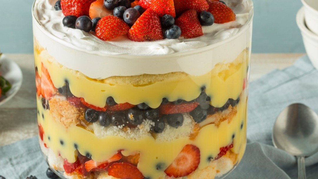 Image of CHRISTMAS PAVLOVA TRIFLE