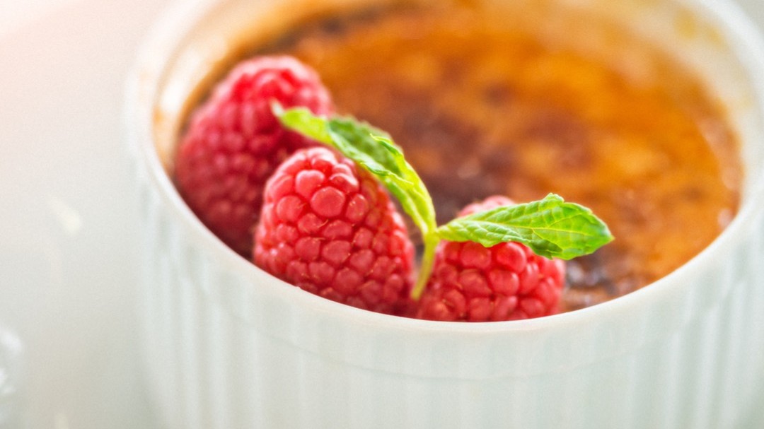 Image of CHRISTMAS CRACKER CREME BRULEE
