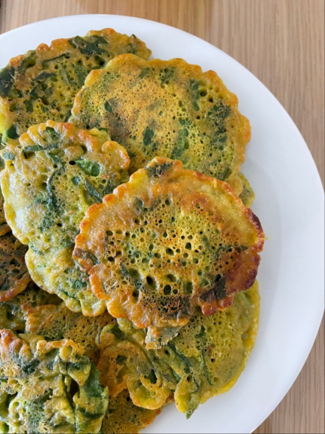 Image of A healthier Spinach Bhajee shallow fry fritter