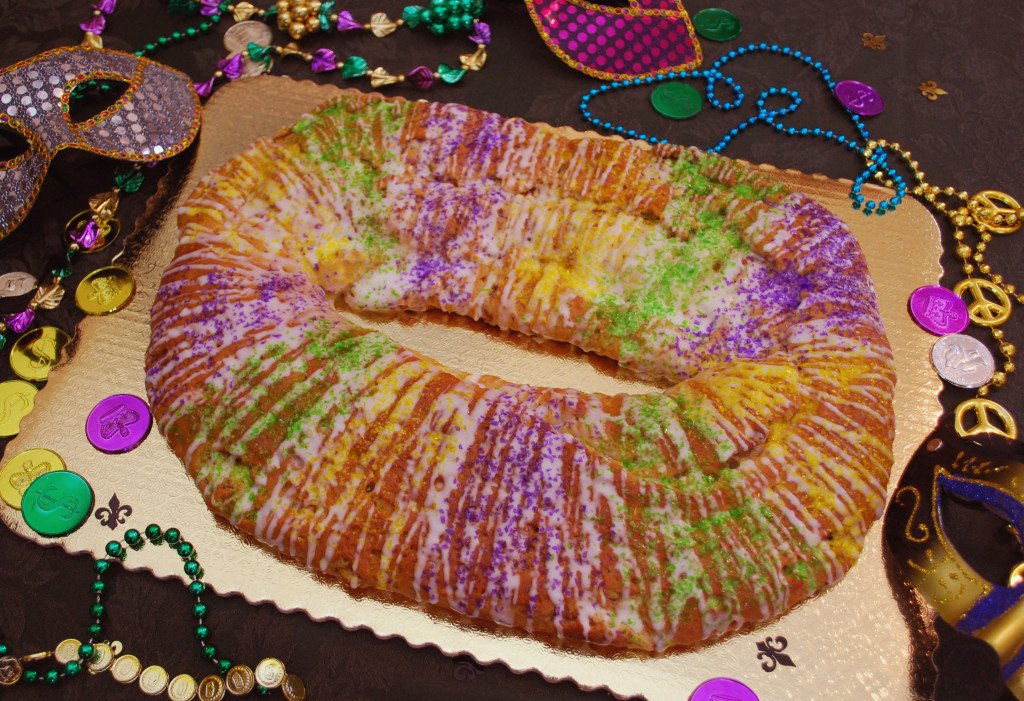 New Orleans King Cake - Love Bakes Good Cakes
