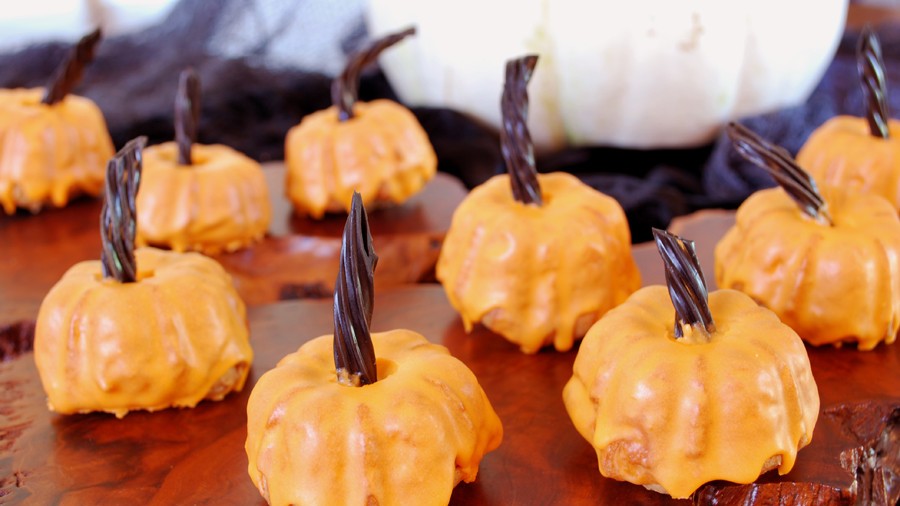 Image of Mini Pumpkin Cakes