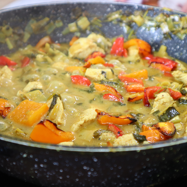 Image of 1 Curry 4 ways - Chicken & Roast Pepper