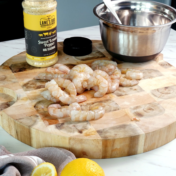 Image of Remove the prawn heads, shells and de-vein