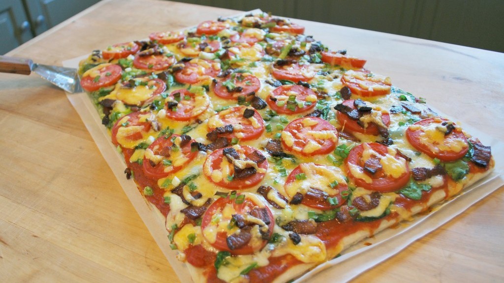 Image of Pan Pizza with Bacon, Spinach and Tomato