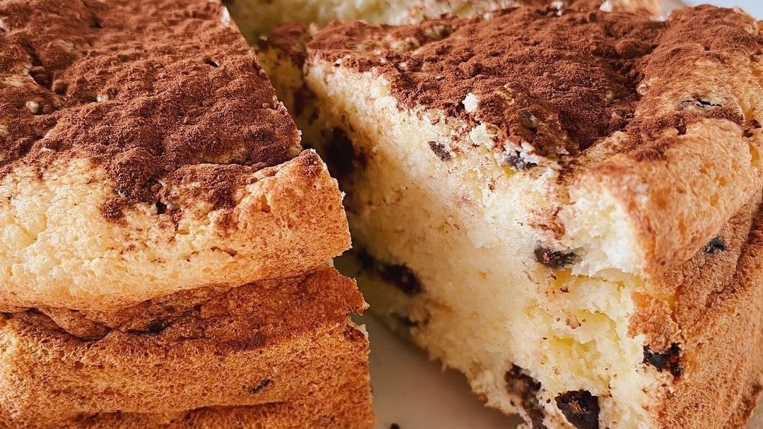 Image of Torta senza farina al cocco con gocce di cioccolato
