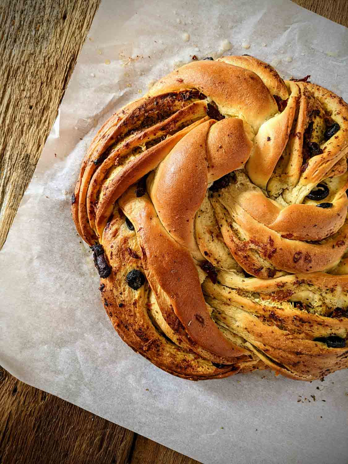 Twisted Pesto Crown Loaf