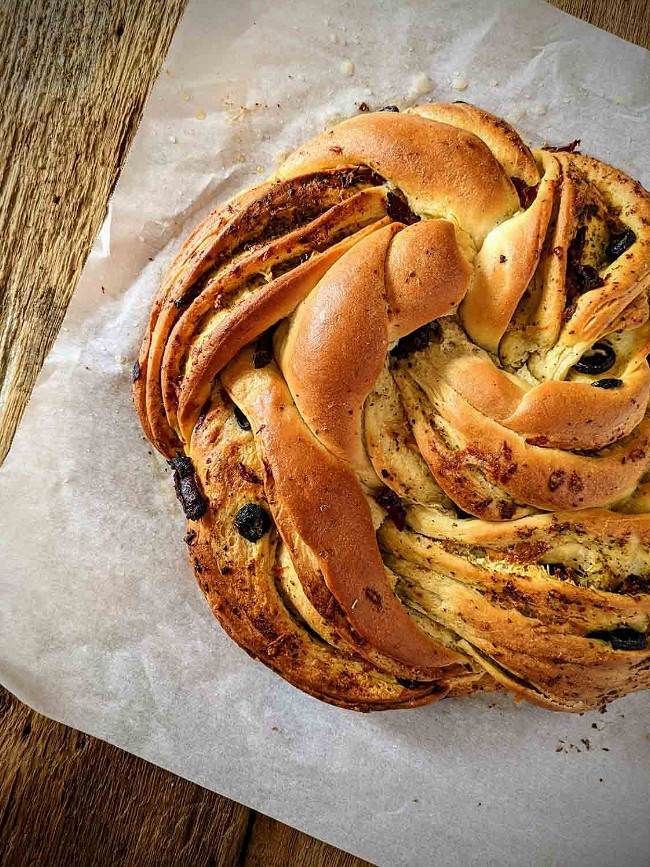 Image of Twisted Pesto Crown Loaf