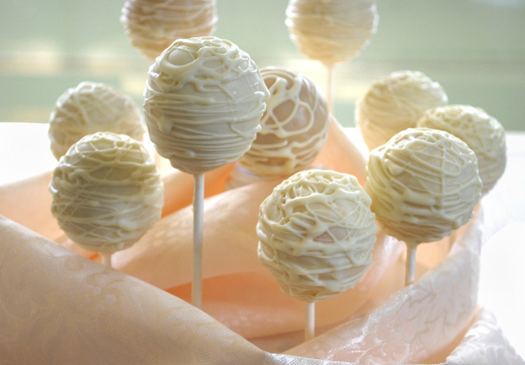 Naked Chocolate Cake Pops - In the Kitch