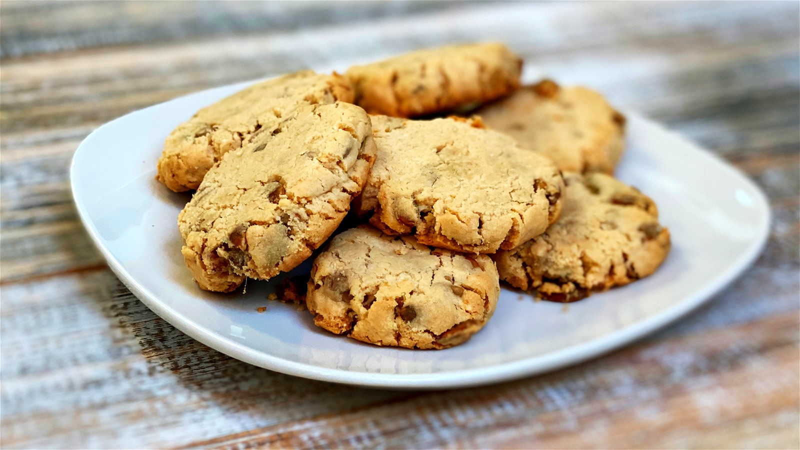 Image of Vanilla Cookies With Pumpkin and Sunflower Seeds