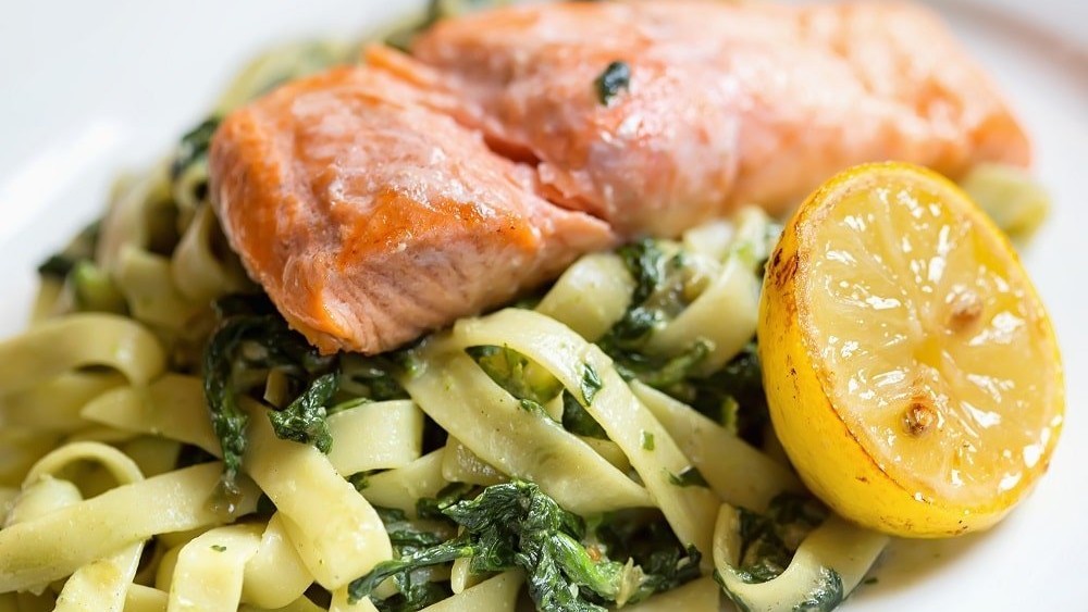 Image of Tagliatelle mit Lachs und Spinat