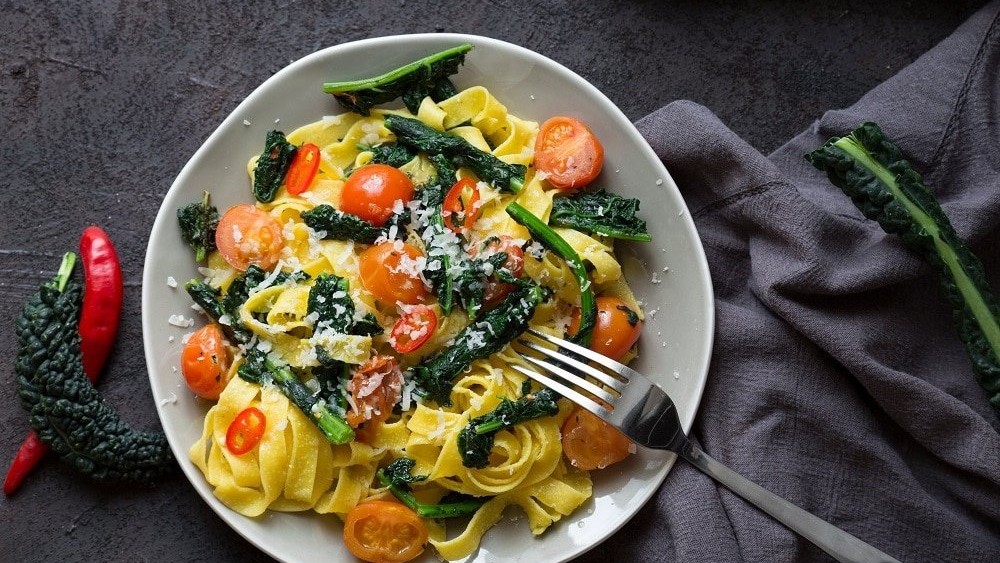 Image of Vegane Pasta mit grünem Spargel & Cashew-Pesto