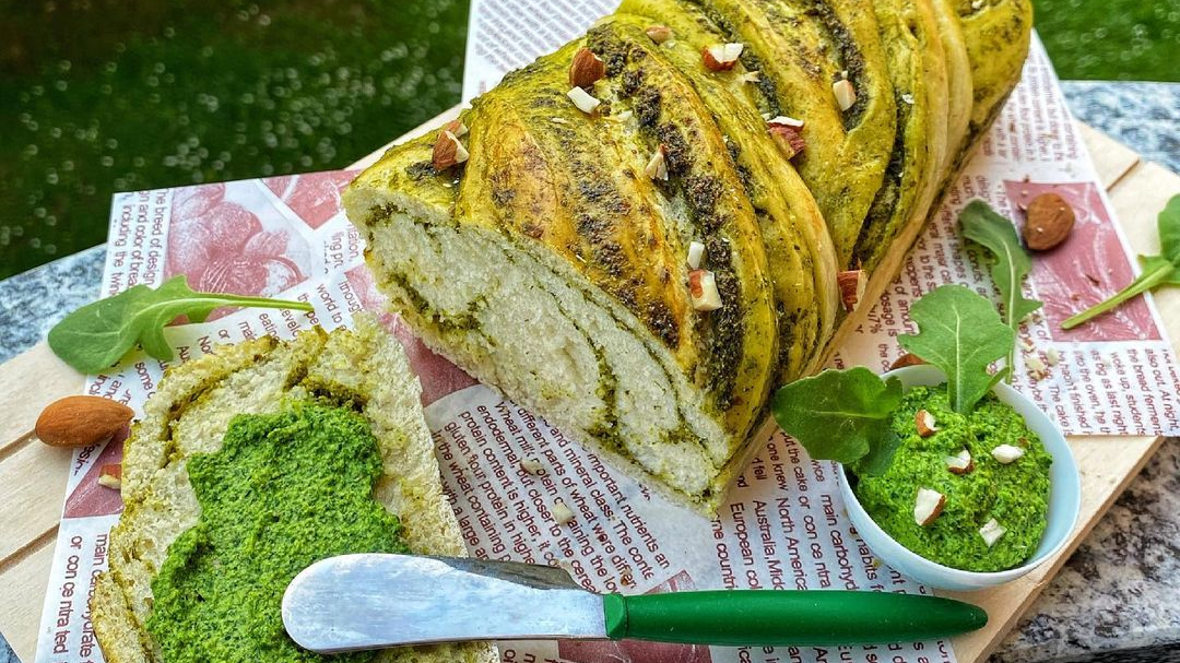 Image of Ricetta babka salato con pesto e rucola