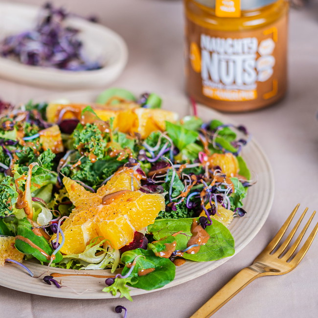 Wintersalat mit Mandelmus-Dressing