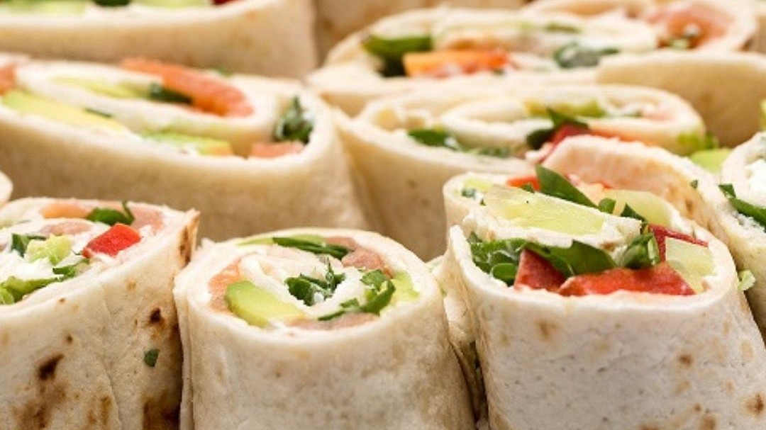 Image of Tortillas rolls formaggio, salmone e avocado