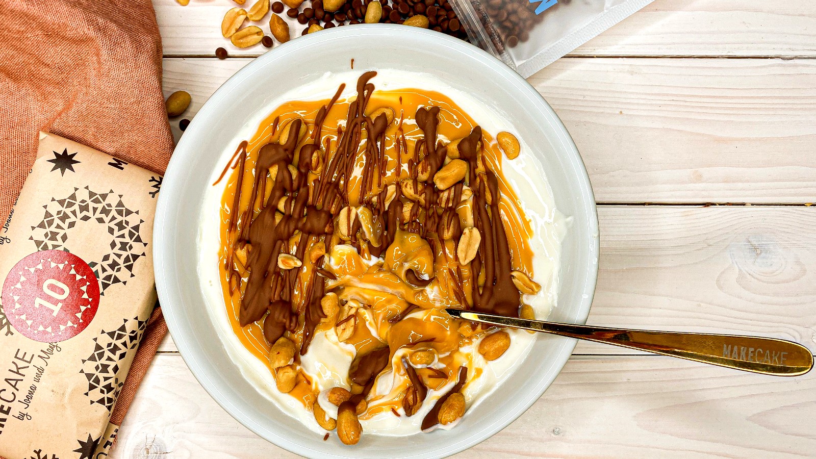 Image of TÜRCHEN NR. 10: SNICKERS QUARKBOWL IM MAKECAKE-STYLE