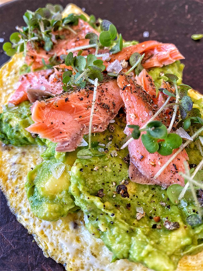 Image of Omelette con palta y salmón ahumado!