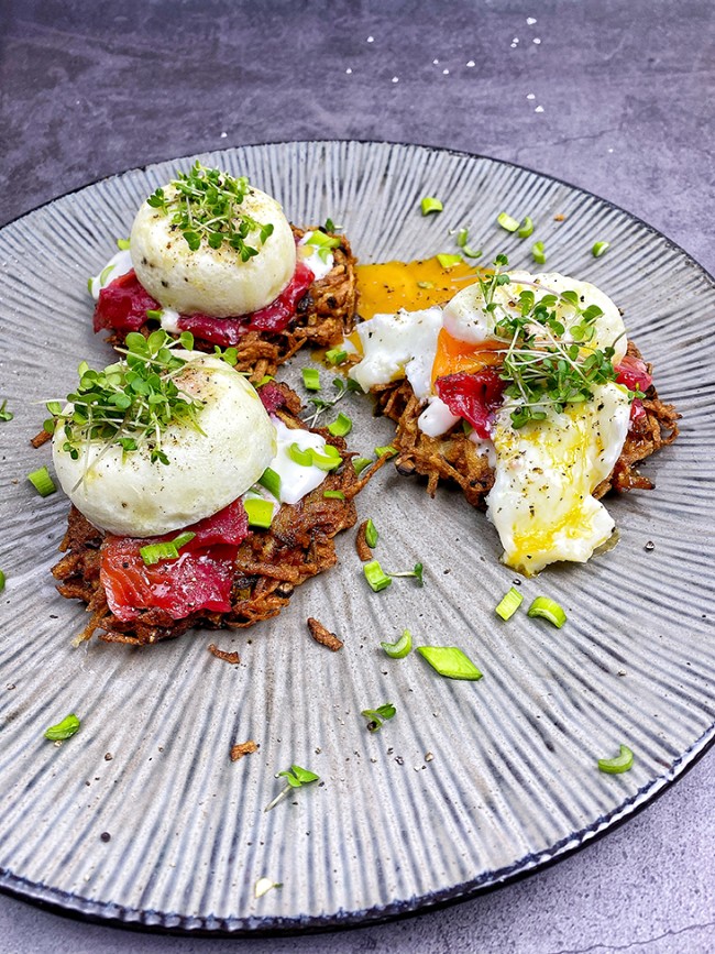 Image of Latkes con salmón y huevo pochado