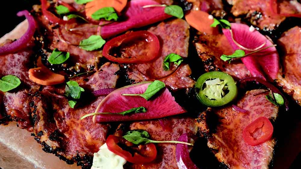 Image of Scharf angebratenes Wagyu Filet Tataki mit Salz, Chiliöl & Giardin