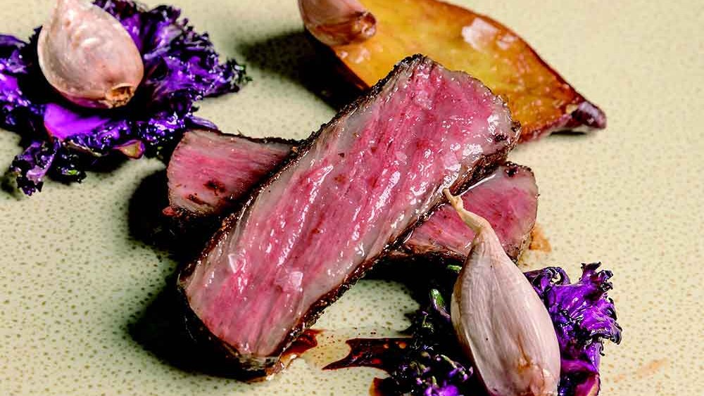Image of WAGYU RUMPSTEAK gegrillt mit mit Süßkartoffeln, Chidori Kohl & Balsamico