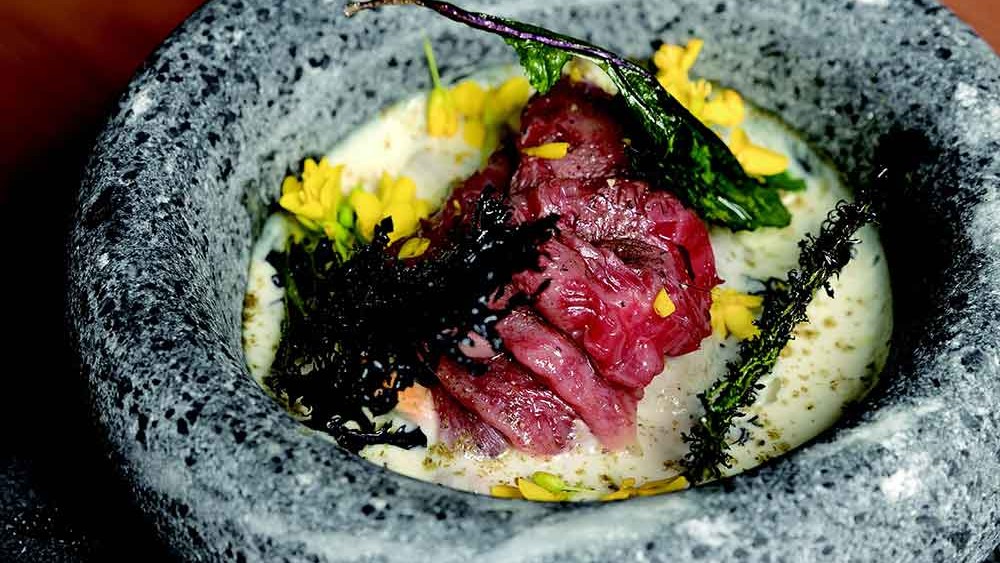 Image of Gegrilltes WAGYU SUGO mit Kuzu Dumpling & Pfifferlinge, Kartoffeln & knusper Senf